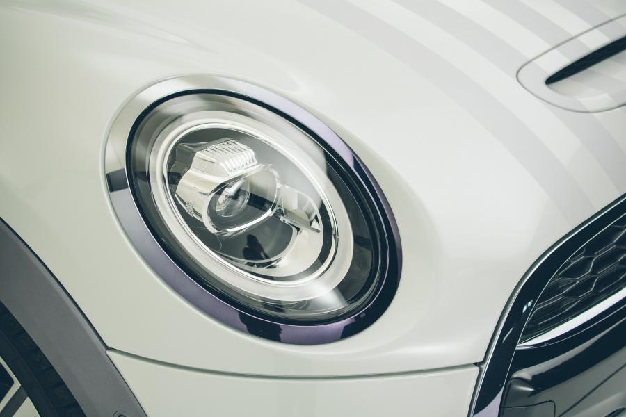 Детали экстерьера Mini Cooper S for Royal Wedding (F56) 2018 года  (фото 5 из 64)